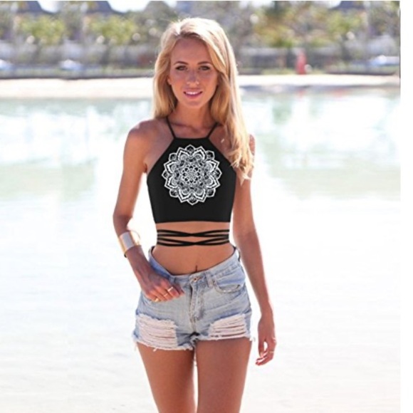 Chic Black Halter Top with White Mandala - Picture 4 of 5